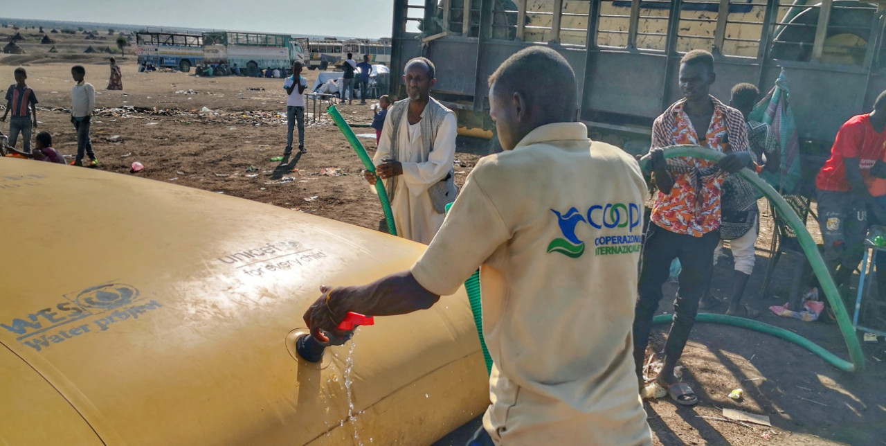 Sudan, distribuzione idrica di emergenza per i rifugiati tigrini