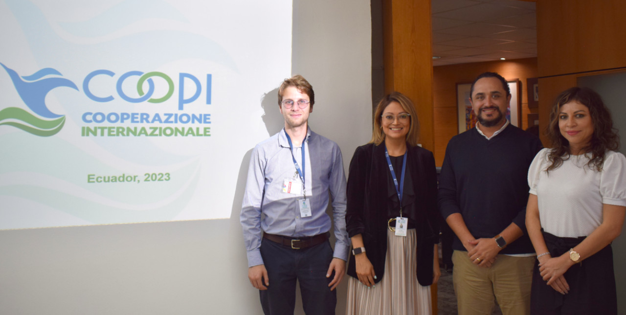 Ecuador. Con el Ministerio de Educación para la protección de niños y adolescentes