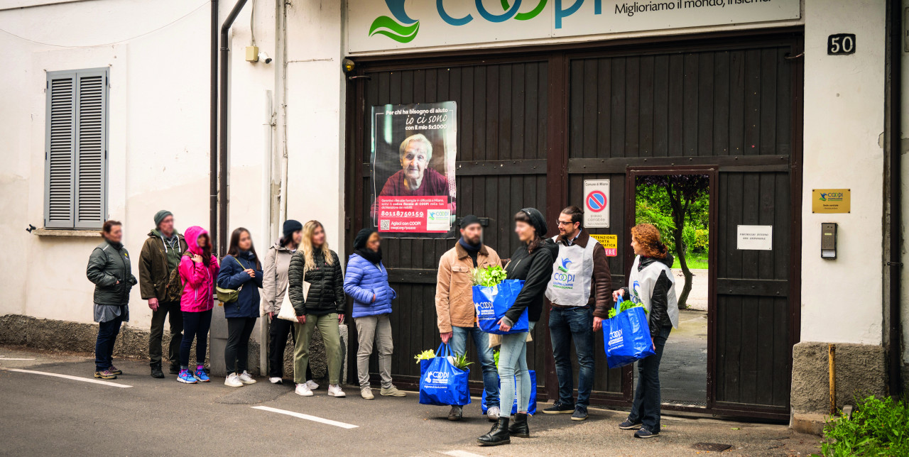 Italy. Poverty on the rise in Milan: in 3 years 80% more food aid