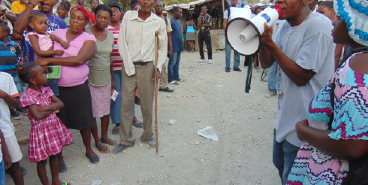 Attenzione popolazione! Si comincia l'evacuazione!