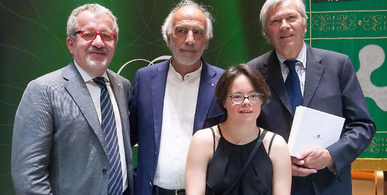 Claudio Ceravolo riceve il Premio Rosa Camuna