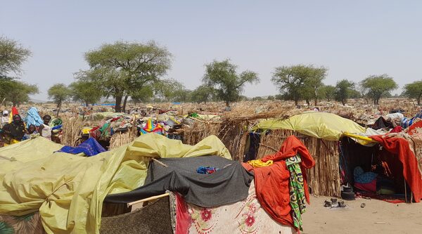 Sudan, 50mila persone accampate da mesi al confine del Ciad senza assistenza e servizi di base