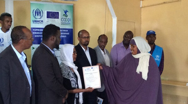Rifugiati somali ritornano a casa e ottengono un certificato professionale
